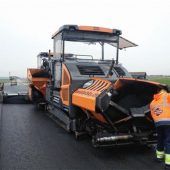Letzte Asphaltschicht aufgetragen