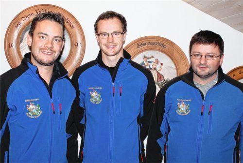 Schützenmeister Michael Hilger mit seinem neuen Stellvertreter Christoph Hofbauer und dem neuen Kassier Thomas Franzler (von links). Foto  re