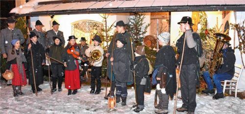 Sehr überzeugend waren die Schlechinger Kinder bei ihrem Hirtenspiel.Foto wunderlich