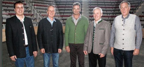 Sie wollen den neuen Vorsitzenden tatkräftig unterstützen: Geschäftsführer Christian Preßlaber, Zweiter Vorsitzender Johann Röhrmoser, die Vorstandsmitglieder Andreas Bartl und Bernhard Niederthanner sowie Zuchtleiter Dr. Franz Gasteiger (von links).Fotos Fischer