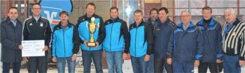 Siegerehrung beim Turnier um den Raiffeisen-Wanderpokal.