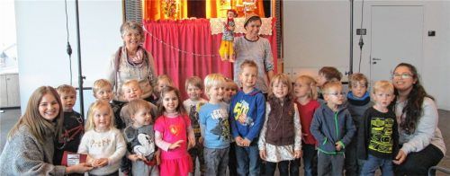 Stadtbücherei: Kasperl stimmte auf Weihnachten ein