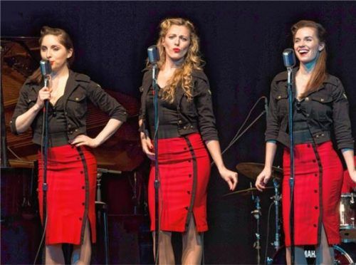 Stefanie Bruckner, Paulina Plucinski und Madeleine Haipt (von links) als swingende „Airlettes“ Foto Berger