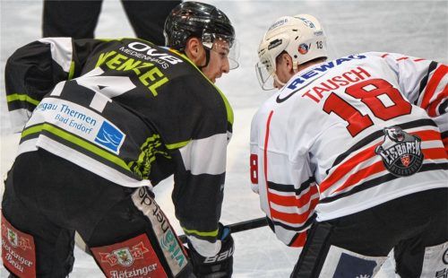 Stehen sich heute wieder gegenüber: Rosenheims Yannick Wenzel (links) und der ehemalige Rosenheimer Leopold Tausch, der seit dieser Saison für Regensburg spielt.Foto Ruprecht