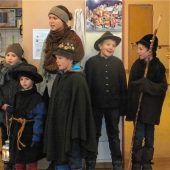Stephanskirchener Klöpfelkinder zu Besuch im Leonhardihof