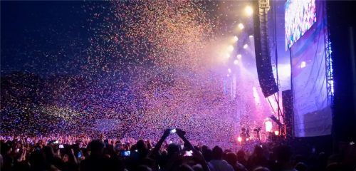 Topstars, tolle Stimmung und ein furioses Finale gab es beim Rosenheimer Sommerfestival im Juli. Foto . Kallmeier