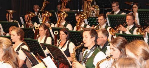 Viel Applaus gab es im Haager Bürgersaal für die Ramsauer Trachtenblaskapelle bei ihrem Herbstkonzert.