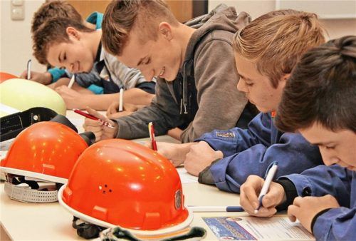 Viele Fragen waren beim schriftlichen Teil zu beantworten. Fotos Binder