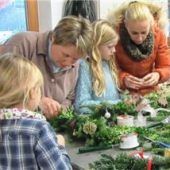 Kleiderbügel werden zur Adventsdeko