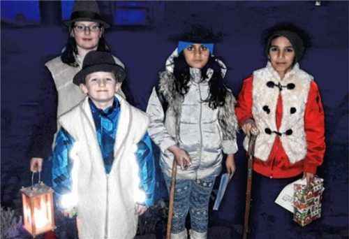 Vier Haselbacher Kinder beim Klopfasinga