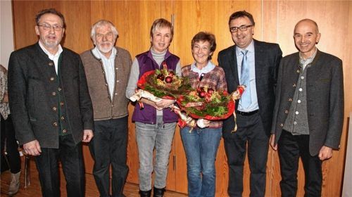 Vom Orchesterdienst über die Sekretariatsarbeit bis zu den Mesneraufgaben: Zahlreiche Pfarrgemeindemitglieder wurden jetzt für ihren Einsatz beschenkt. Foto re