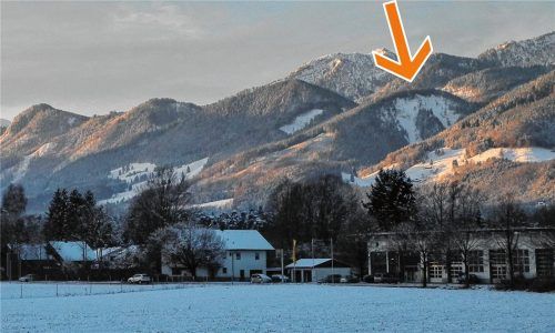 Von den Feldern vor Reischenhart aus ist deutlich zu sehen, wie der Abriss am Schrofen heute noch die Landschaft prägt.Fotos  thomae