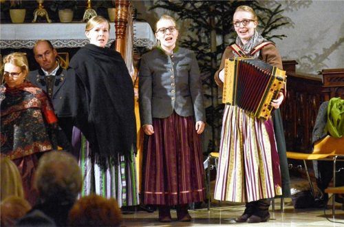 Vorweihnachtliche Einstimmung mit Musik und den Böllerschützen
