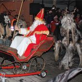 Vorweihnachtliche Stimmung und schaurige Perchten