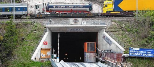 Während in Österreich (Bild) eifrig am Brennerbasistunnel gebaut wird, steckt der Bürgerdialog zur Trassenfindung im Inntal schon nach der ersten Sitzung des Neustarts fest.Foto dpa
