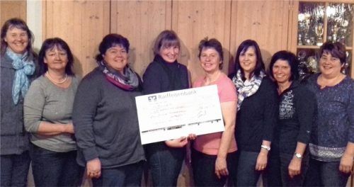 1000 Euro von den Bäuerinnen aus Rechtmehring