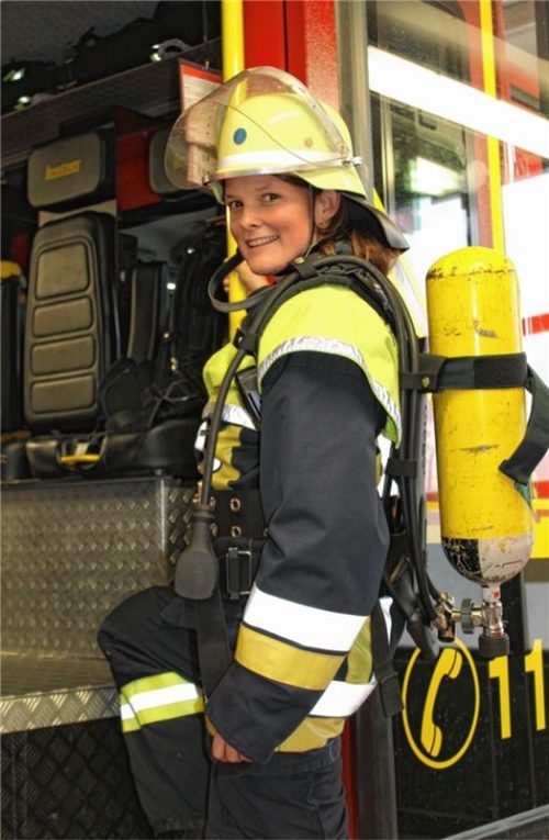 27 Jahre jung, engagiert und seit Juni Frauenbeauftragte der Feuerwehr im Landkreis Rosenheim: Marlen Meindl.Foto re