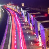 Lkw-Stau und diplomatisches Gezerre