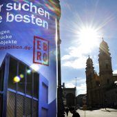 Mehr leuchtende Litfaßsäulen