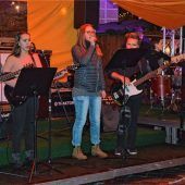 Premiere in Kolbermoor: Vorsilvesterparty auf dem Platz vor dem Alten Rathaus