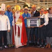 Erfolgreiches Benefiz-Spargelschälen