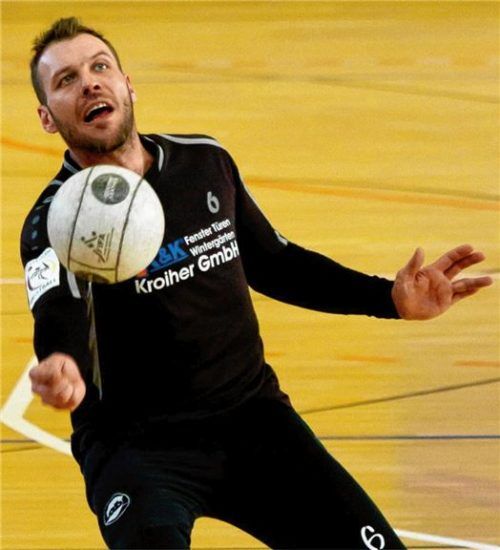 Abwehrspieler Günter Ortmeier kämpfte sich mit seinem Team durch einen Spieltag mit extremen Höhen und Tiefen.