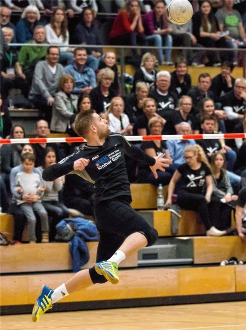 Angreifer Patrick Schiep war als einziger etatmäßiger Schlagmann intensiv gefordert und stellte Ausdauer und Durchschlagskraft unter Beweis.Foto Weiß