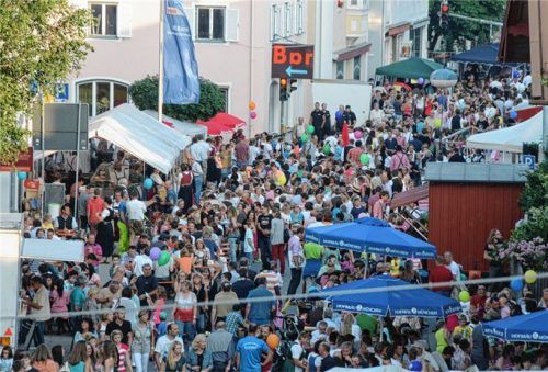 Auch beim Endorfer Dorffest mischt der Gewerbeverein kräftig mit.Fotos  amf