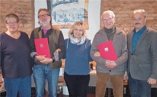 Bei der Ehrung: SPD-Fraktionssprecherin Dagmar Levin (von links), Josef Fritz (25 Jahre), Ortsvorsitzende Sigrid Kumberger, Jochen Mateka (25 Jahre) und Bürgermeister Peter Kloo.