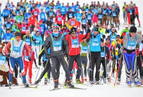 Beim Start zur Chiemgau-Team-Trophy für die das OVB-Medienhaus vier Startplätze und 250-Euro-Gutscheine verlost, herrscht immer ein großes Gedränge. Foto  Wukits