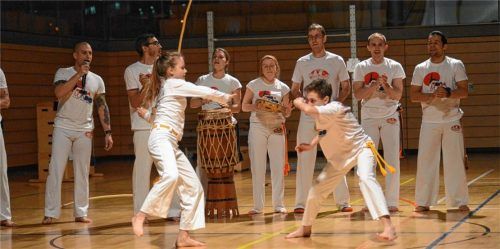 Brasilianische Tanzkunst mit Musik: Capoeira begeisterte das Publikum in der Gaborhalle. Fotos  Ruprecht