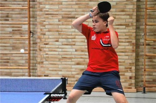 Der 15-jährige Jonathan Eichner vom TTV Rosenheim sorgte in der B-Klasse der Herren für eine kleine Überraschung. Foto Erlich