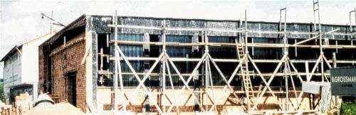Die Ausstellung erinnert auch an den Bau der Turnhalle an der Flurstraße in den Jahren 1962/63.Foto Heimatmuseum Kolbermoor