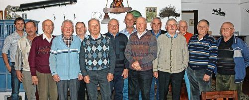 Die geehrten Mitglieder für 40 Jahre Treue. Sie waren schon bei der Gründung der Sparte an Bord. Links Abteilungsleiter Franz Eder.Foto Stache