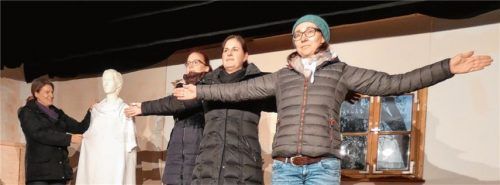 „Die hölzerne Jungfrau“ – Ihre Einkleidung wird turbulent