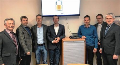 Die Teilnehmer der Arbeitsgruppe mit IT-Sicherheitsbeauftragtem Claus Hofmann (Vierter von links). Foto re