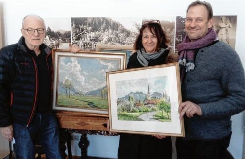 Drei neue Werke für die Sammlung: Dr. Barbara Koch und Dr. Dr. Thomas Eizenhöfer (links) überreichten Dr. Ulrich Feldmann die Gemälde. Foto Rehberg