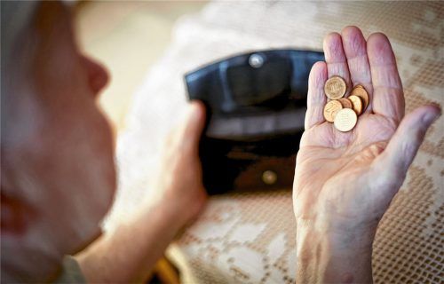 Ebbe im Portemonnaie: Immer mehr Menschen sind auch in Rosenheim im Alter auf Grundsicherung angewiesen. Foto re