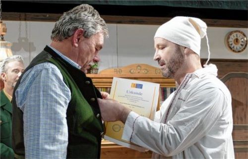 Ehrennadel für engagierten Theaterspieler