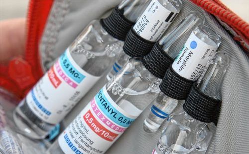 Fentanyl ist der Wirkstoff, der auch bei Schmerzpflastern verwendet wird. Eine Raublingerin lutschte die Pflaster aus, um ihre Drogensucht zu befriedigen. Foto dpa