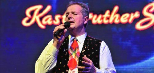 Frontmann Norbert Rier stand – genesen nach einer Herzoperation – im Mittelpunkt beim Konzert der Kastelruther Spatzen im Kuko. Fotos Schlecker