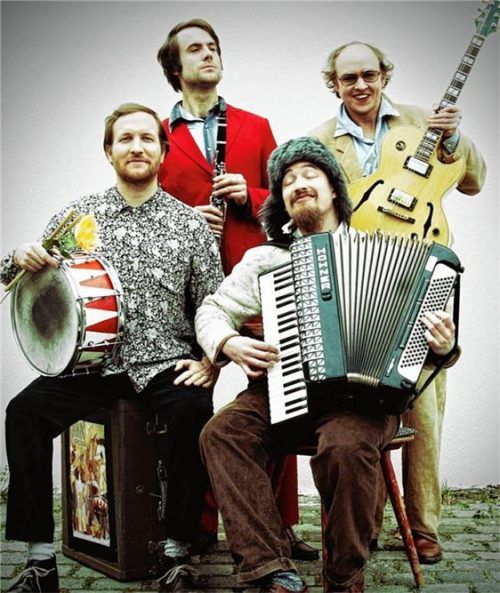 Gankino Circus – vier wahnsinnige Franken aus der Kleinstadt Dietenhofen.