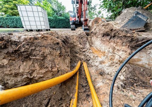 Größere Bandbreiten: Auch in Neumarkt-St. Veit werden die Tiefbauarbeiten weiter gehen, schließlich will die Stadt auch die Zuschüsse aus dem „Höfeprogramm“ abgreifen. 125 weitere Anwesen im Außenbereich sollen so bis spätestens 2021 zu schnellerem Internet kommen.Foto dpa
