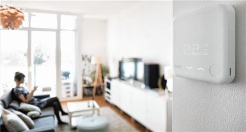 Heizung und damit das Raumklima lassen sich smart steuern mit neuartigen Thermostaten.