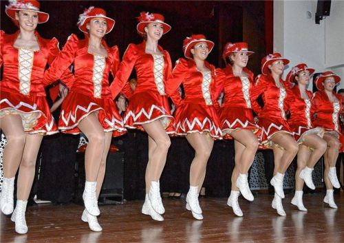 Hoch die Beine: Der Cancan durfte beim Auftritt der Garde nicht fehlen.