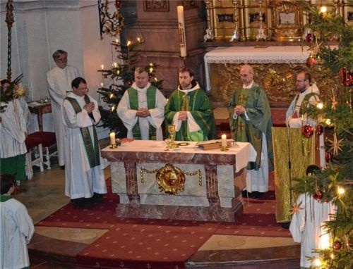 In einem Festgottesdienst wurde Pater Matthäus Bochenski jetzt als neuer Pfarradministrator installiert. Foto Lotter
