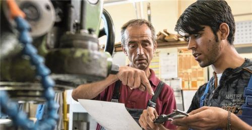 Integration von Flüchtlingen in den Arbeitsmarkt: Für Unternehmen gibt es in der Praxis viele Hürden. Foto dpa