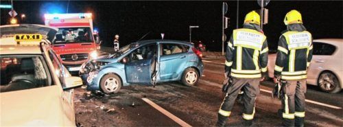 Kraglinger Kreuzung: frontal in Gegenverkehr
