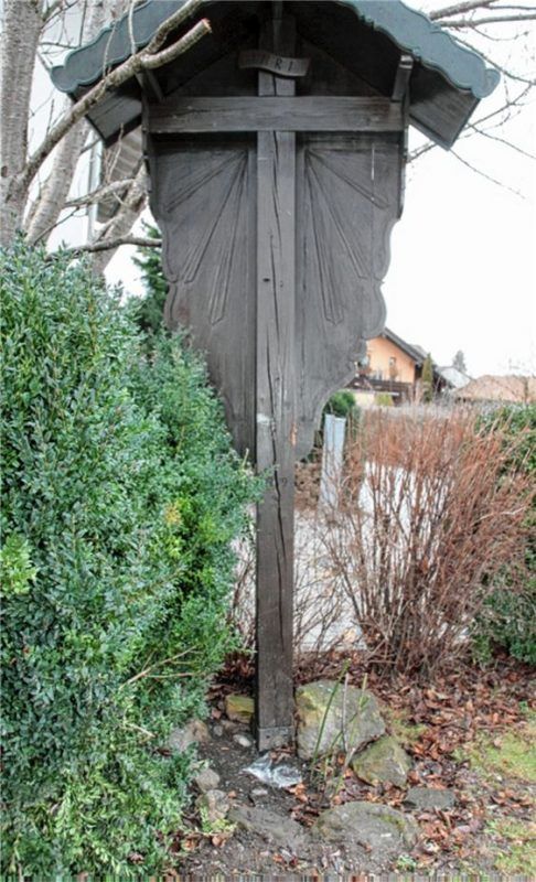 Kreuz angefahren und Corpus gestohlen