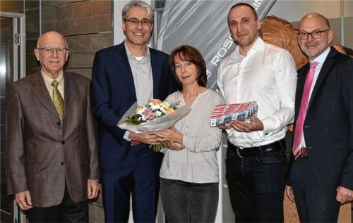 Lions-Adventskalender: Hauptgewinn übergeben